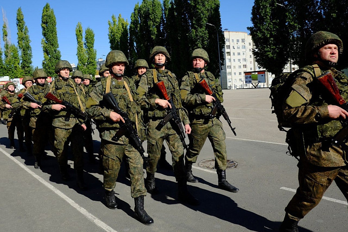 Губернатор Александр Соколов приехал в Вольск к мобилизованным из Кировской области 